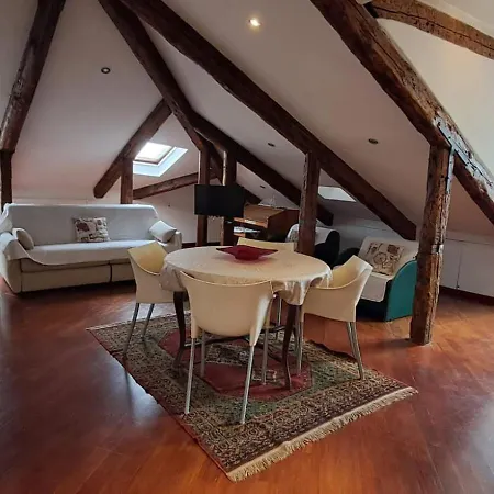 Breathtaking Terrace In Santa Margherita Square Apartament