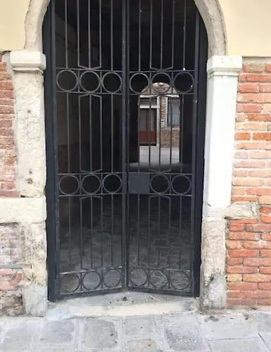 Apartament Breathtaking Terrace In Santa Margherita Square