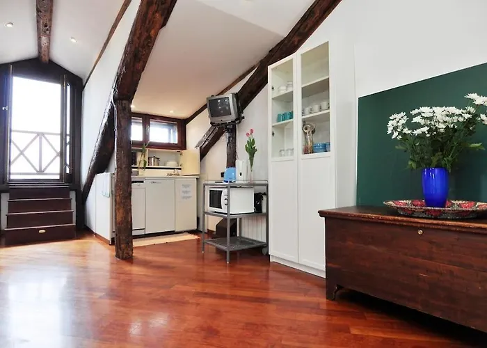 Breathtaking Terrace In Santa Margherita Square Apartament *