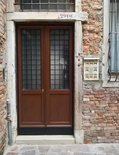 Apartament Breathtaking Terrace In Santa Margherita Square