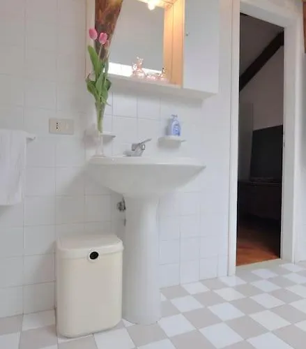 Breathtaking Terrace In Santa Margherita Square Apartament