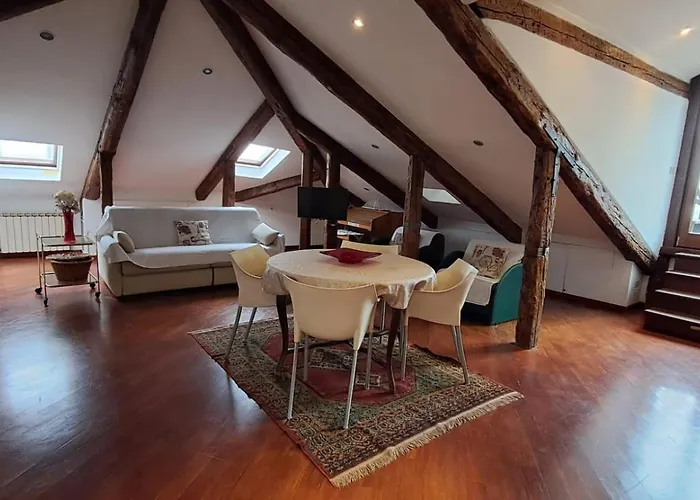 Breathtaking Terrace In Santa Margherita Square Apartament